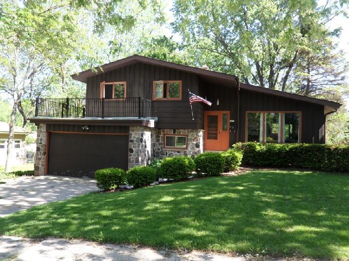 5476 Olympia Dr., Greendale, WI 53129