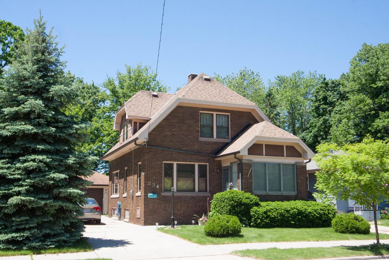 334 Blaine Ave, Racine, WI 53405