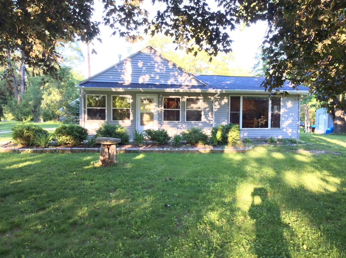 8315 Shady Ln, Burlington, WI 53105