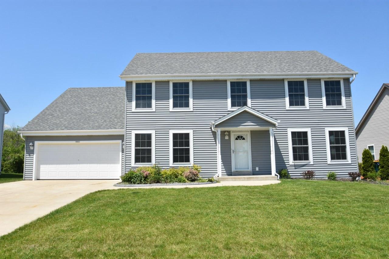 8861 S Carrollville Cir., Oak Creek, WI 53154