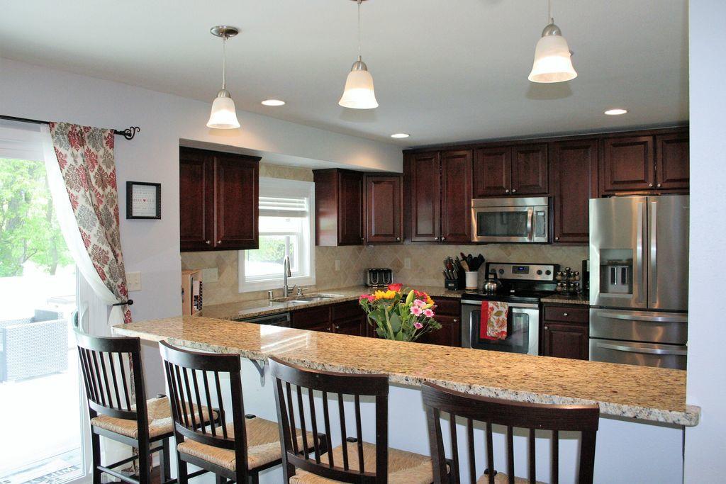 6812 N Range Line Rd., Glendale, WI 53209