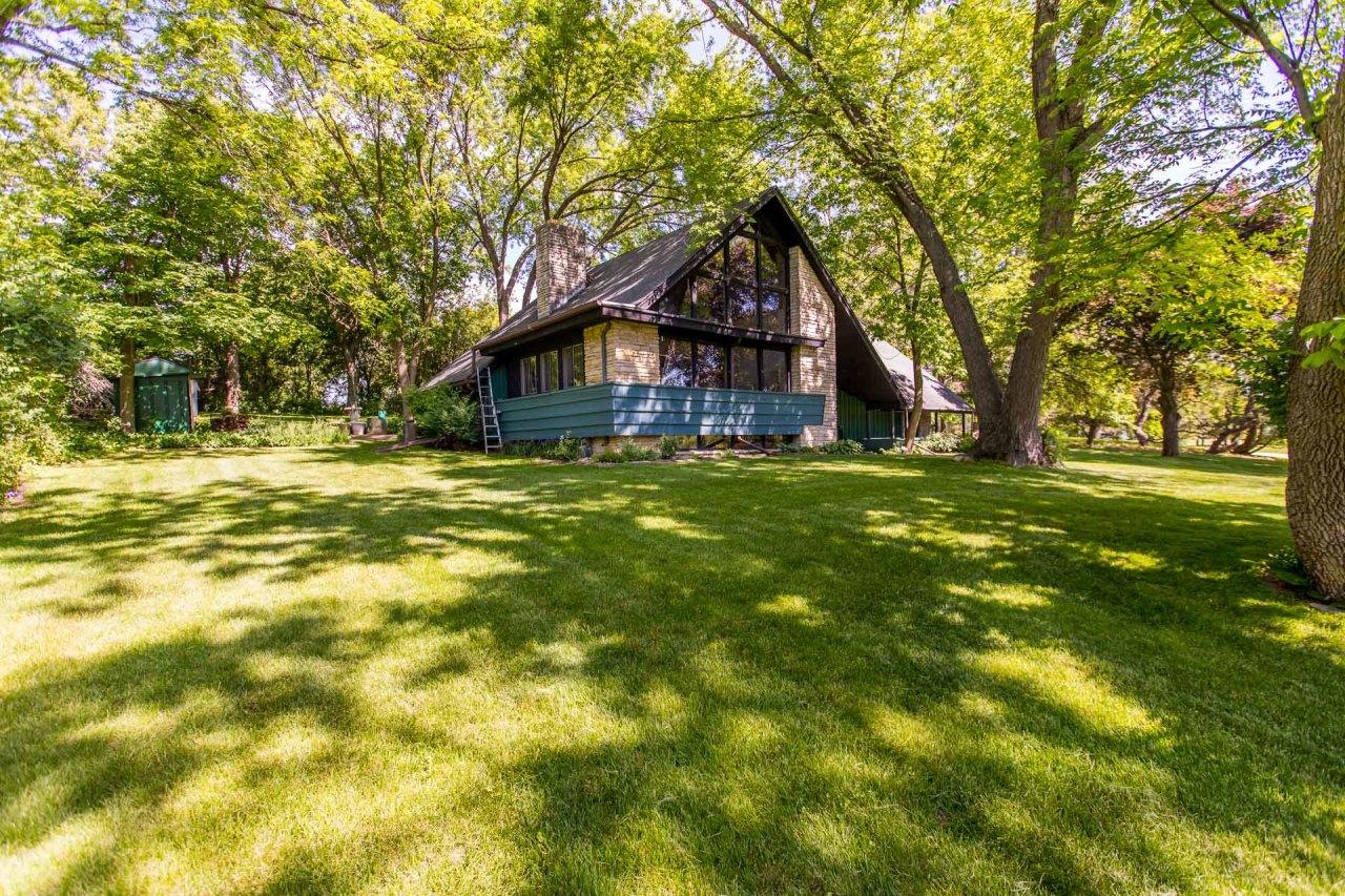 805 E Briar Ridge Dr., Brookfield, WI 53045