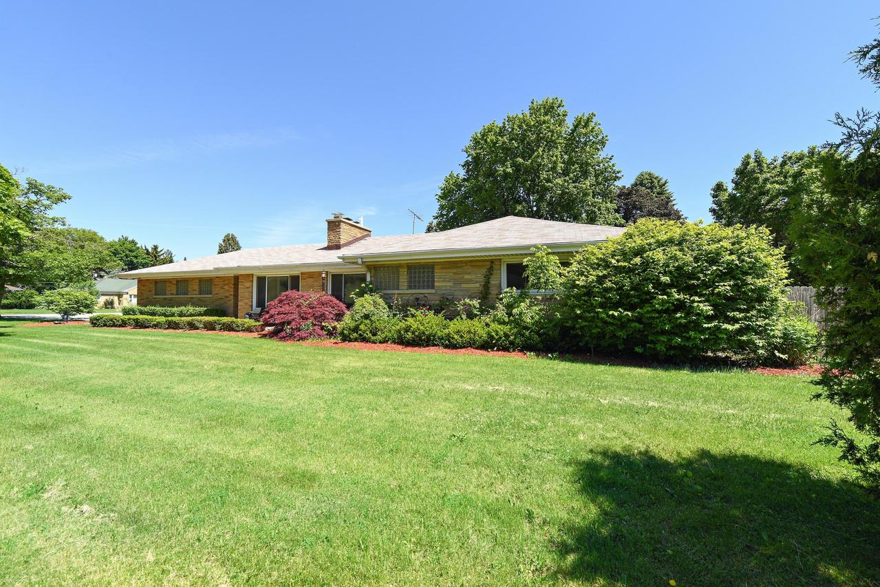 1101 W Colonial Dr, Mount Pleasant, WI 53405