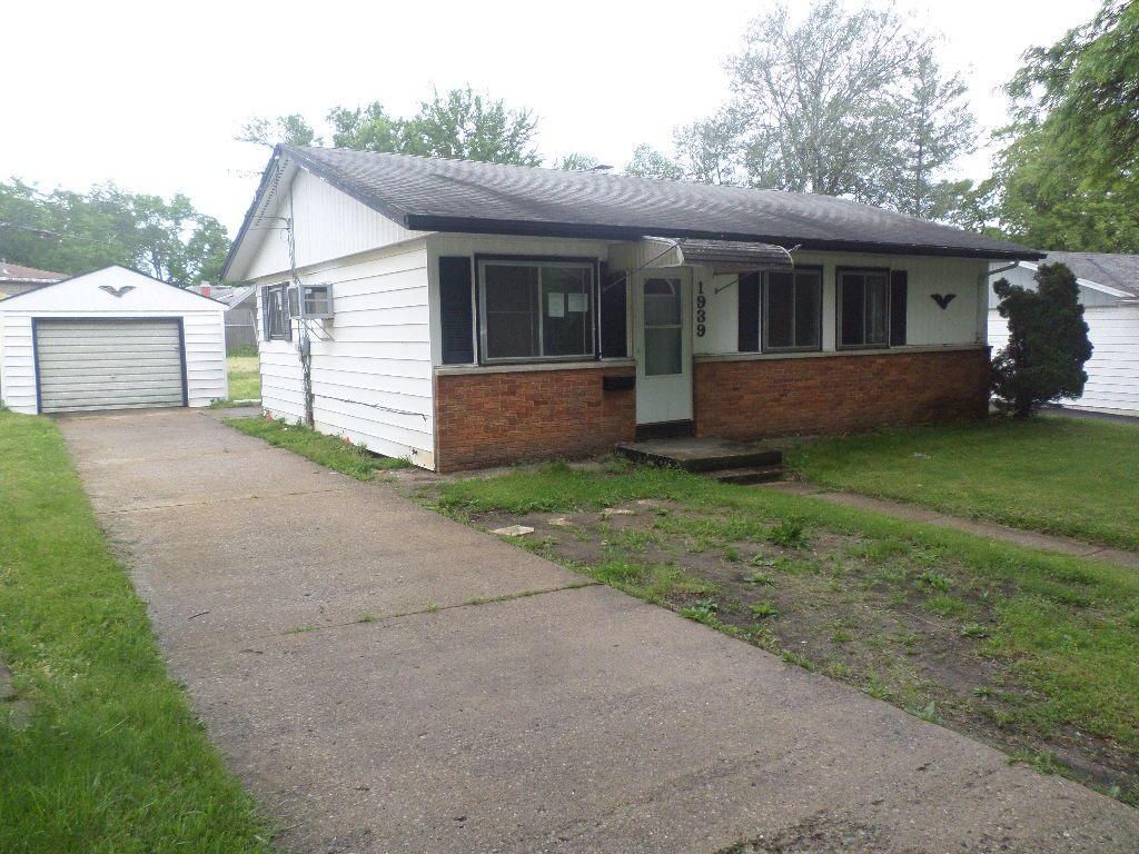 1939 Sherryl Ln., Waukesha, WI 53188