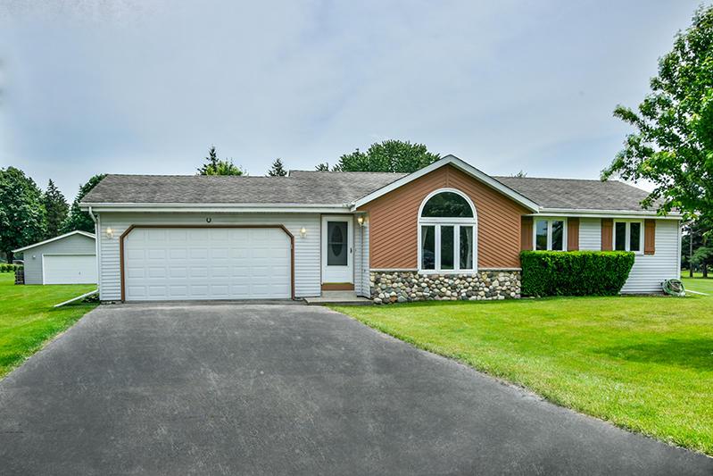 W308S10630 Wayside Ct, Mukwonago, WI 53149