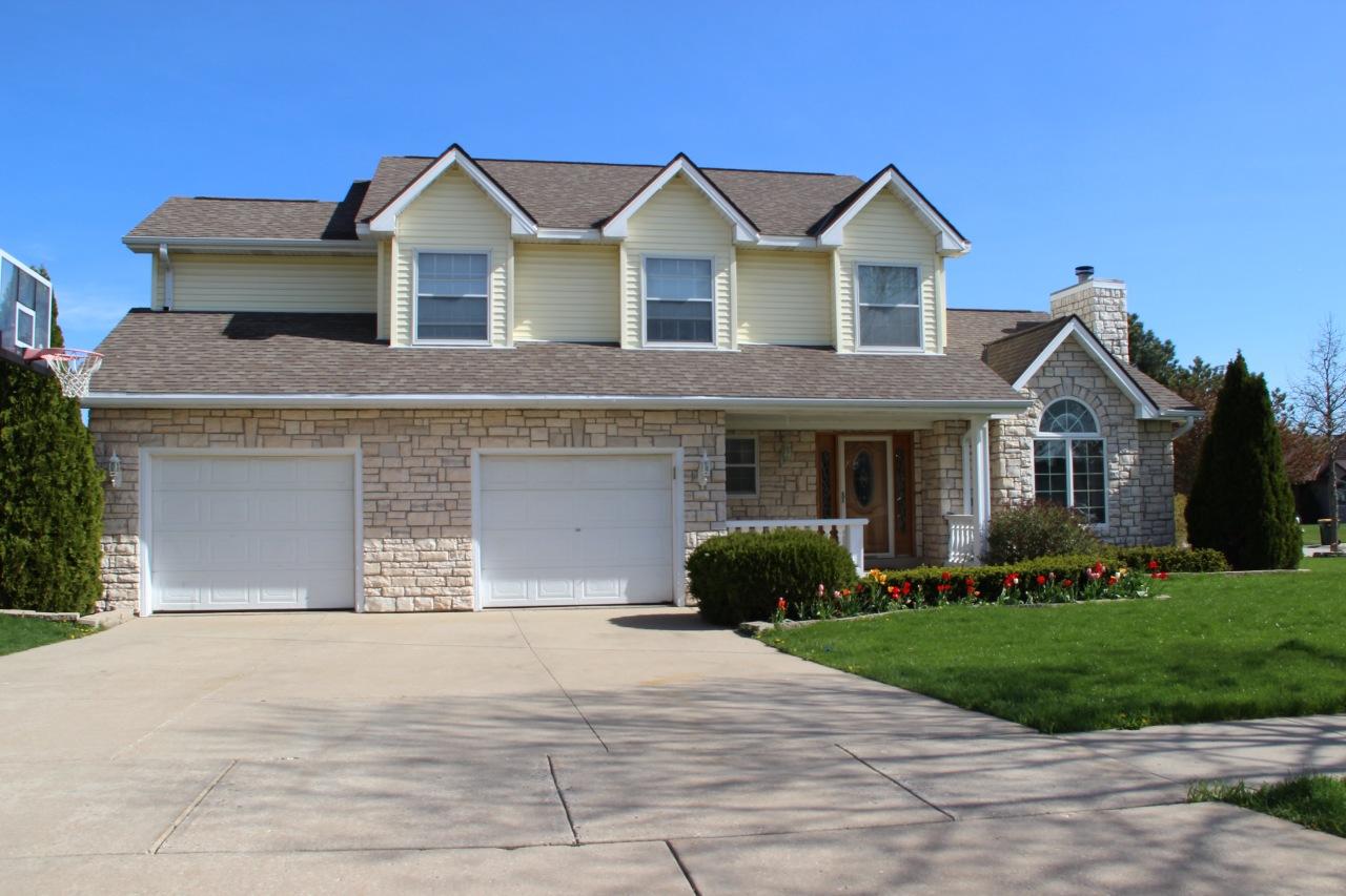 1000 W Finch Ln, Oak Creek, WI 53154