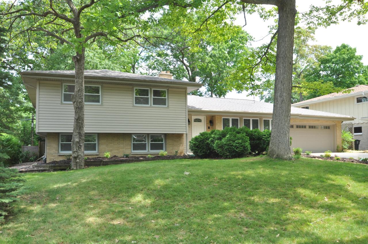 4520 N 110th St, Wauwatosa, WI 53225