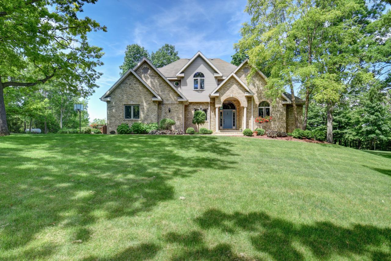 S78W26750 Hillview Dr, Vernon, WI 53149