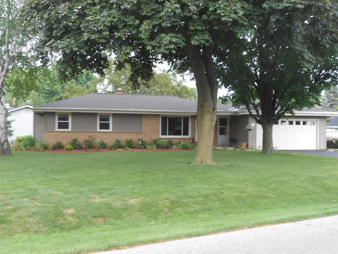 8376 N Ivy St, Brown Deer, WI 53223