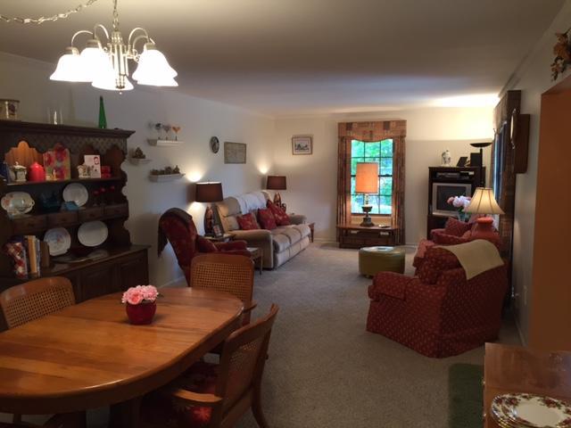 5250 Woodbridge Ln, Greenfield, WI 53221