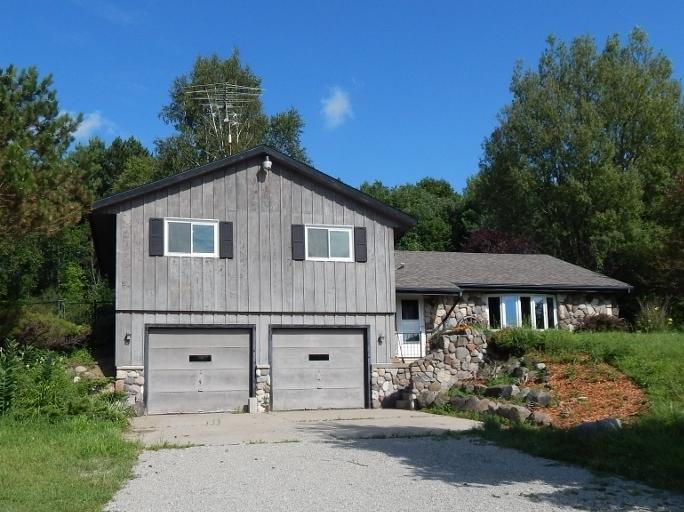 2094 St Patrick's Cir, Erin, WI 53027