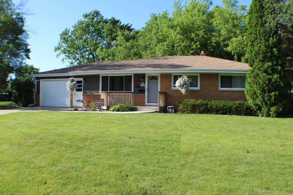 N87W18162 Queensway St, Menomonee Falls, WI 53051