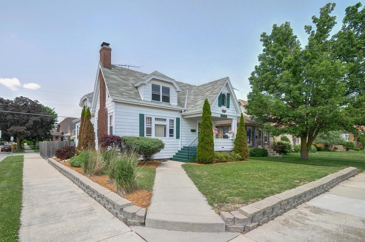 2402 La Salle St., Racine, WI 53402