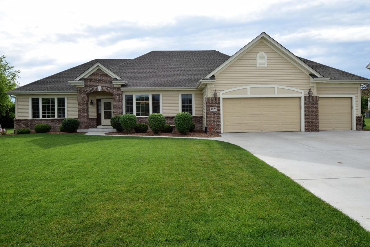 1923 Brougham Ln, Mount Pleasant, WI 53406