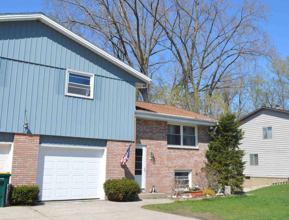 1222 N 9th Ave, West Bend, WI 53090