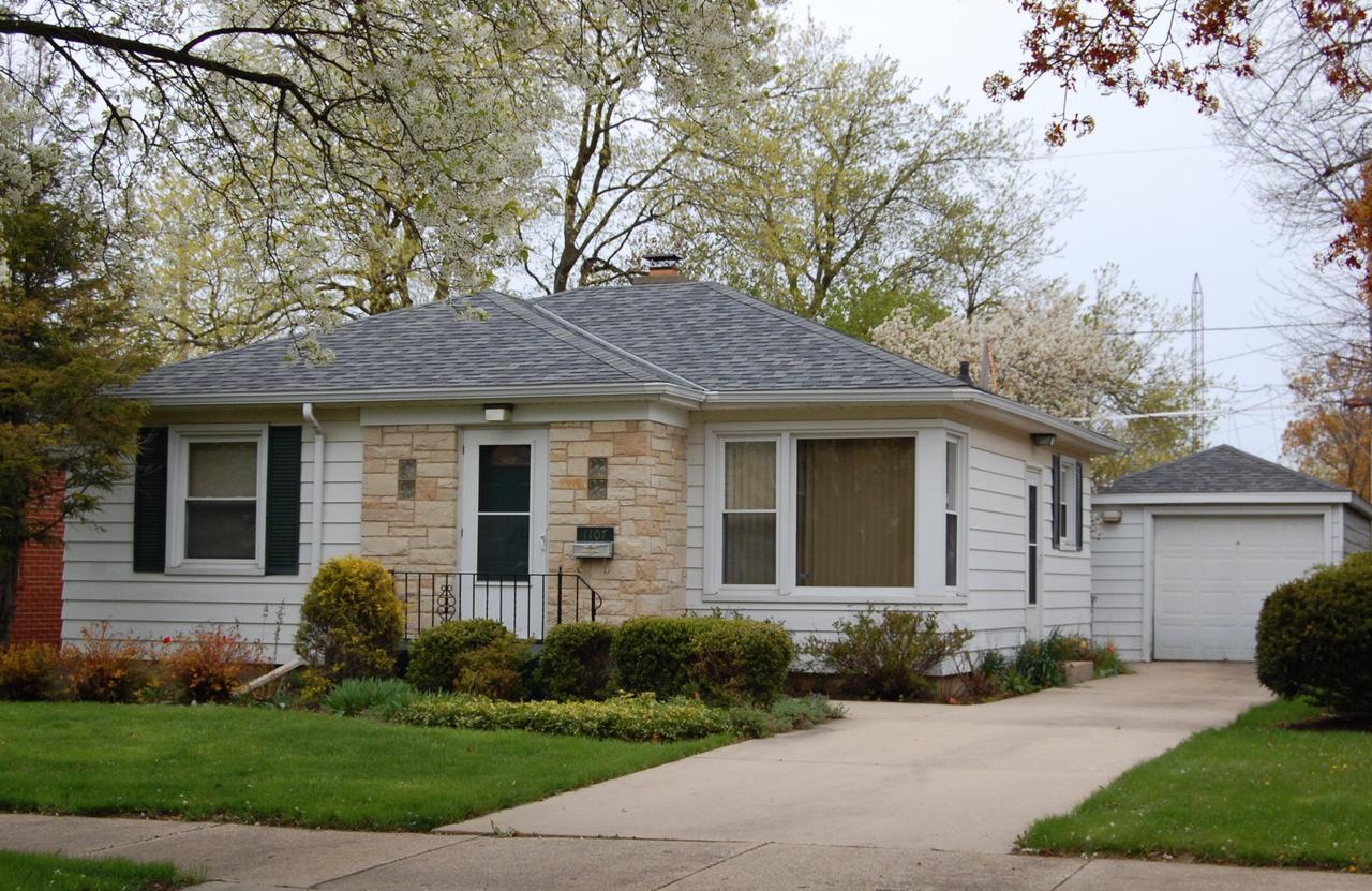 1107 Indiana St, Racine, WI 53405