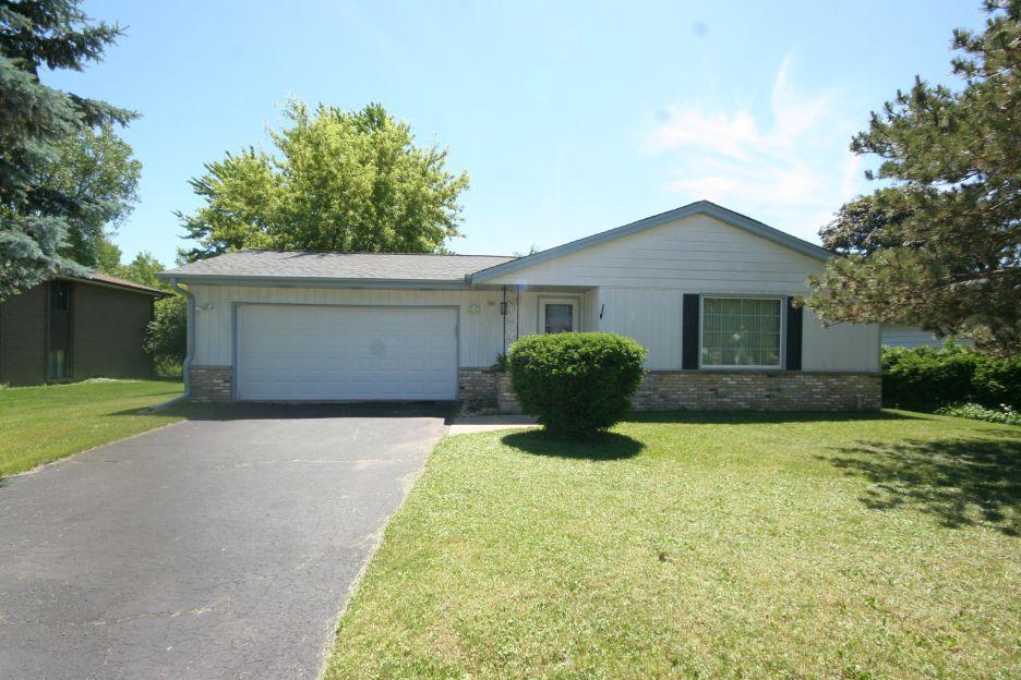 681 E Lincoln Ave, Hartford, WI 53027