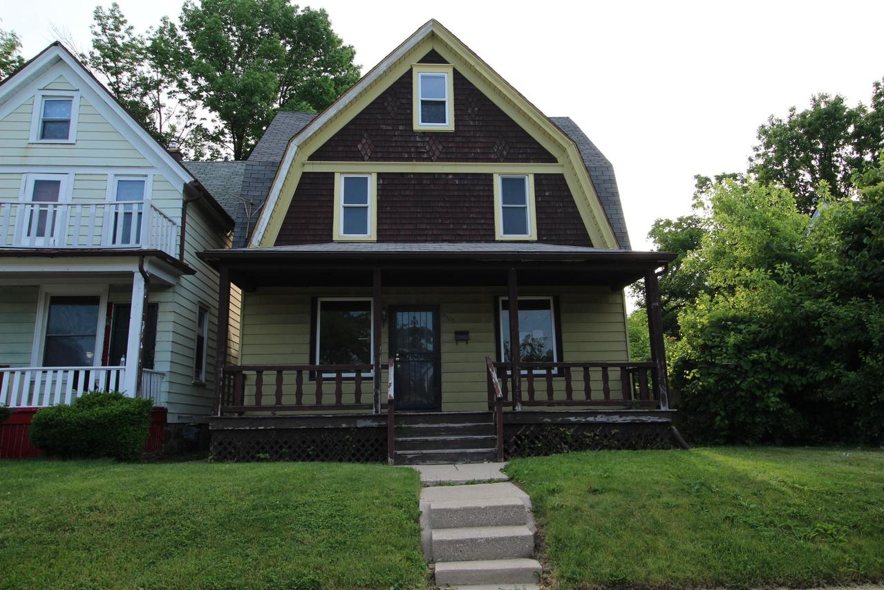 5305 N 37th St, Milwaukee, WI 53209