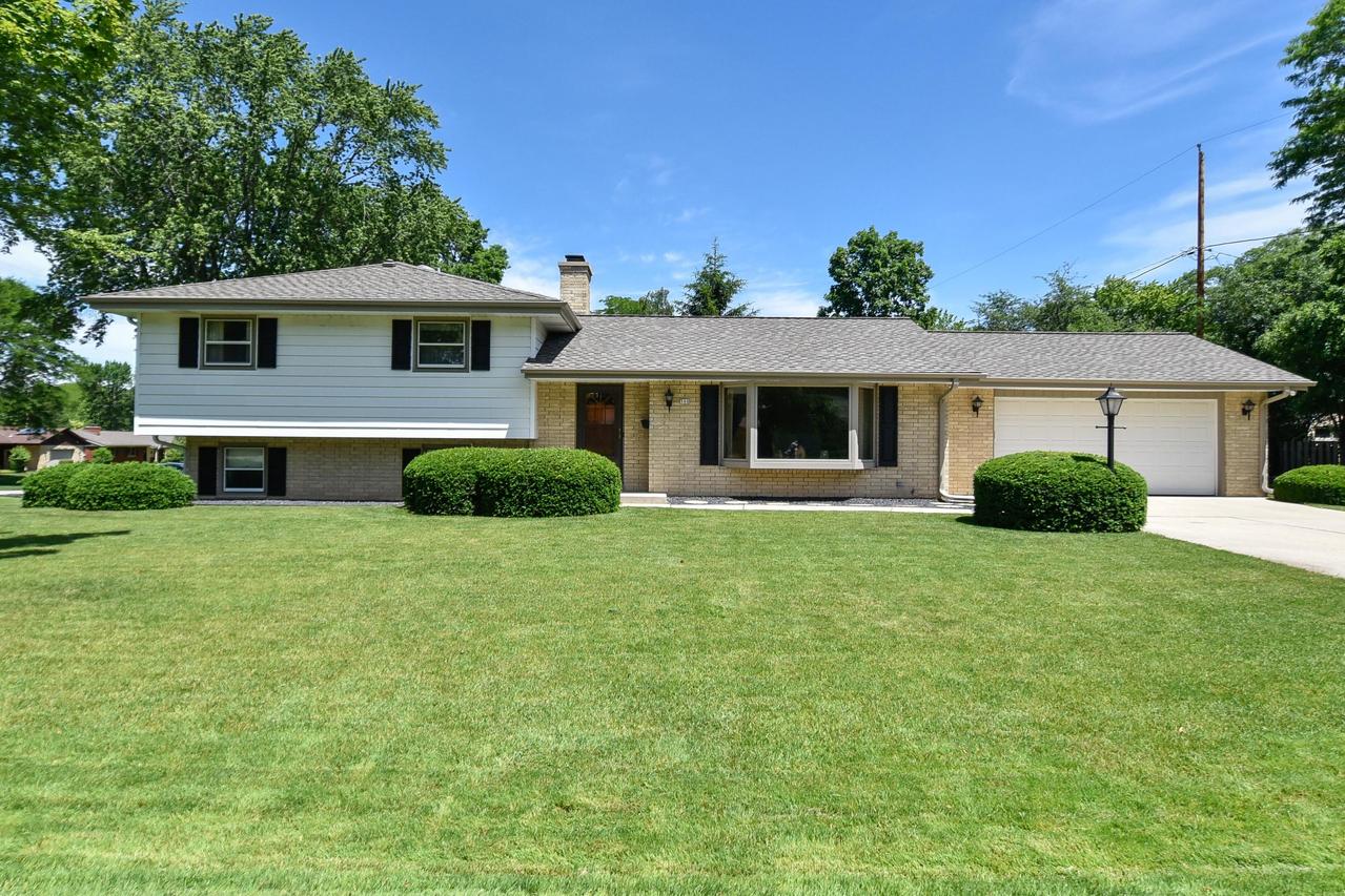 500 Grand Ave, Thiensville, WI 53092