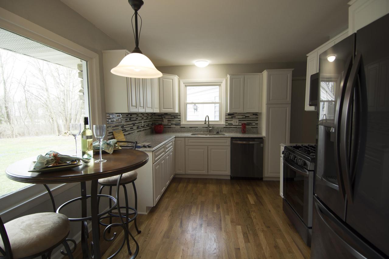 8503 N Fox Croft Ln, Fox Point, WI 53217