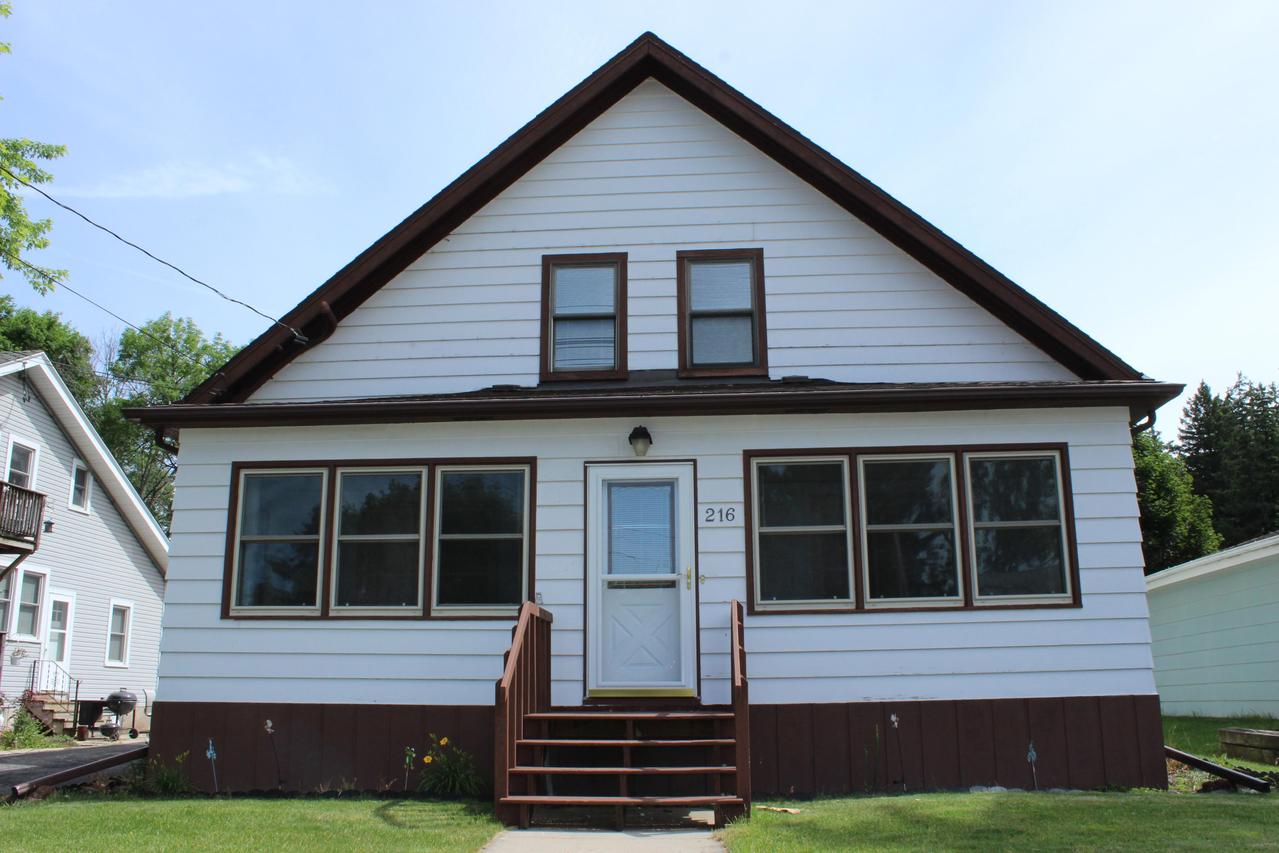 216 W Washington St, Slinger, WI 53086