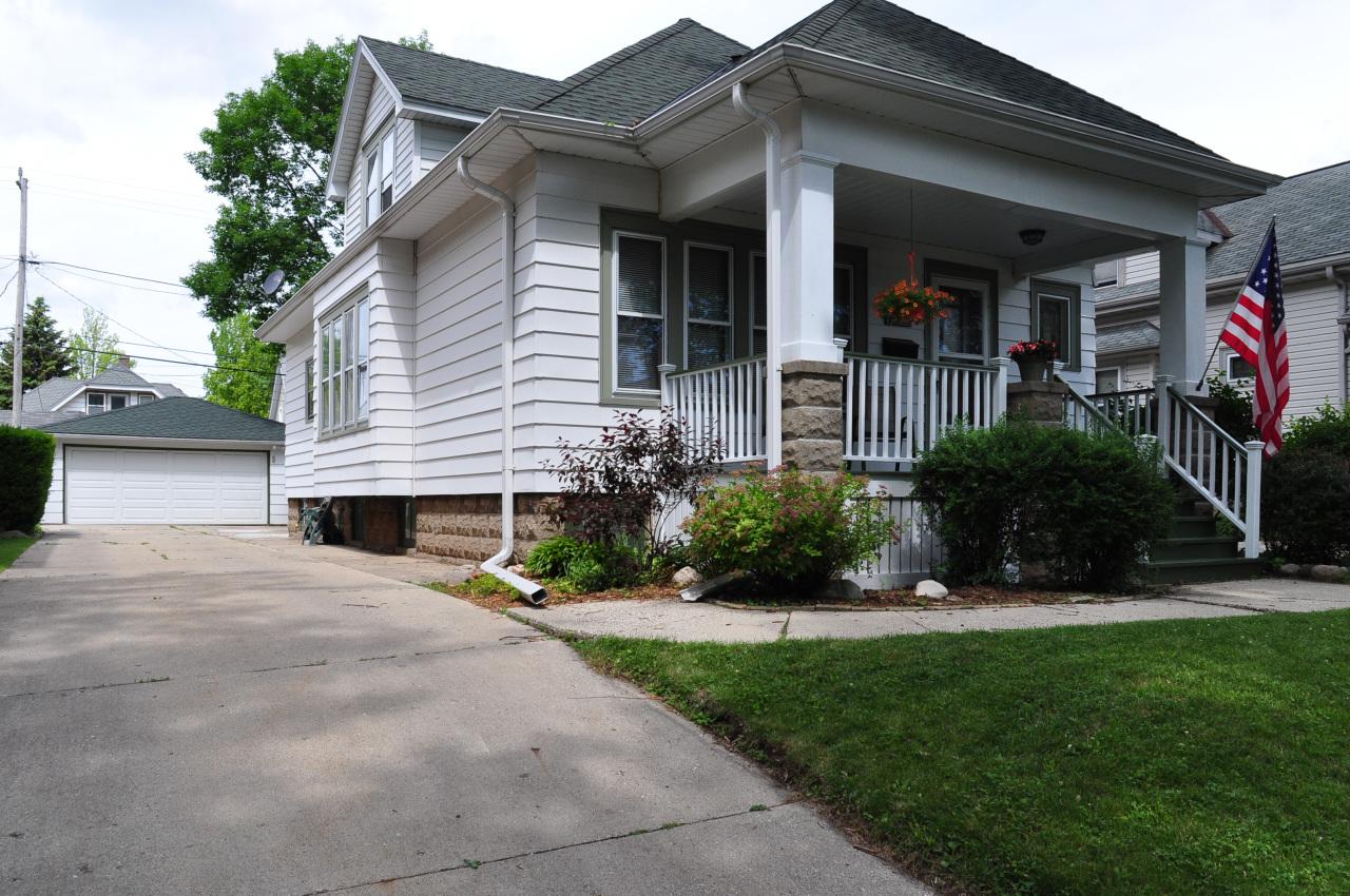 2157 S 82nd St, West Allis, WI 53219