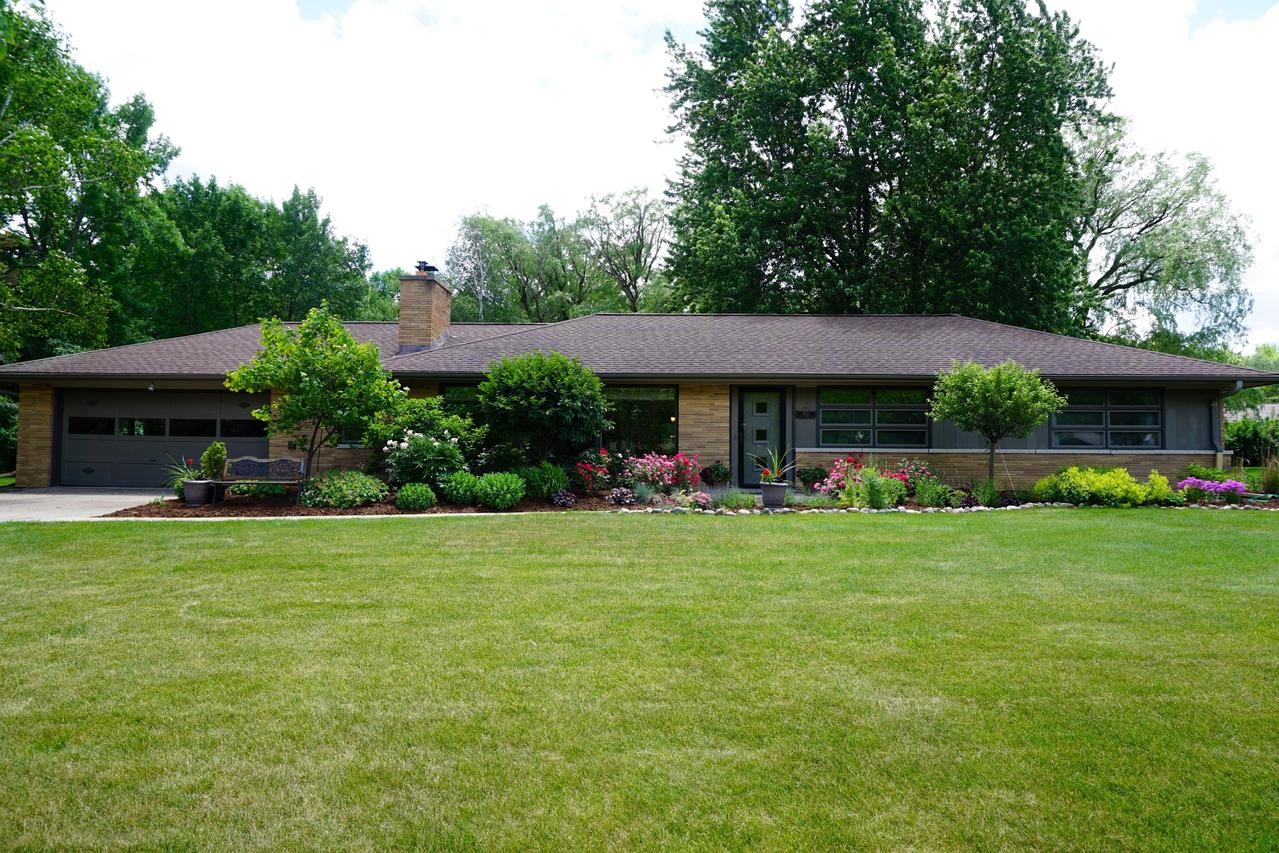 835 E Bay Point Rd., Bayside, WI 53217