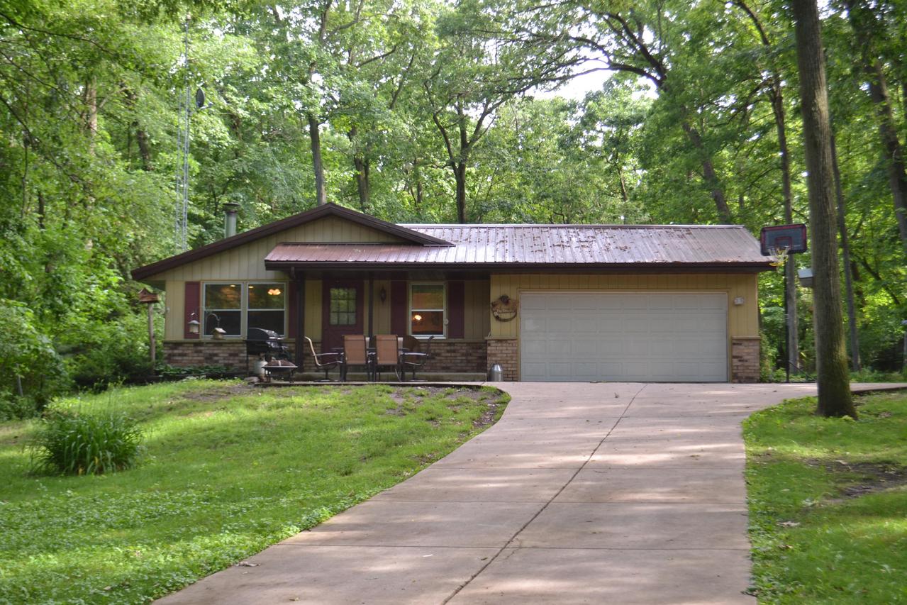 W1361 Woods Dr, Sullivan, WI 53137