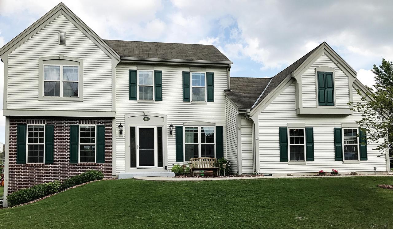 935 River Hill, Waukesha, WI 53189