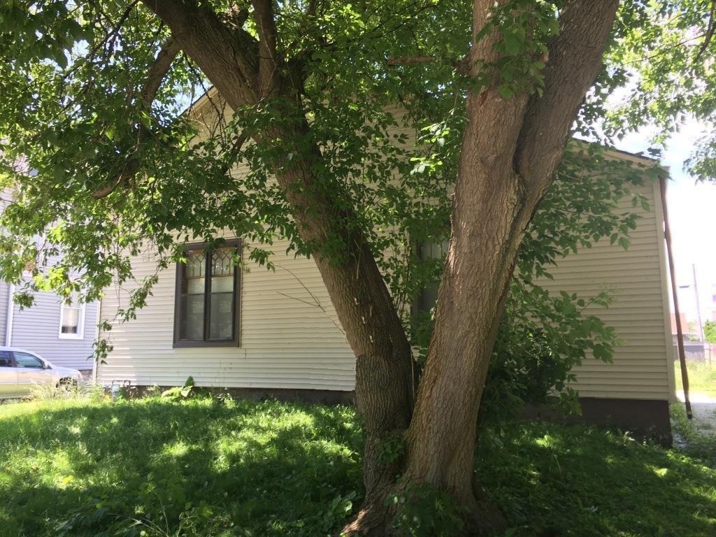 1114 S 7th St., Manitowoc, WI 54220