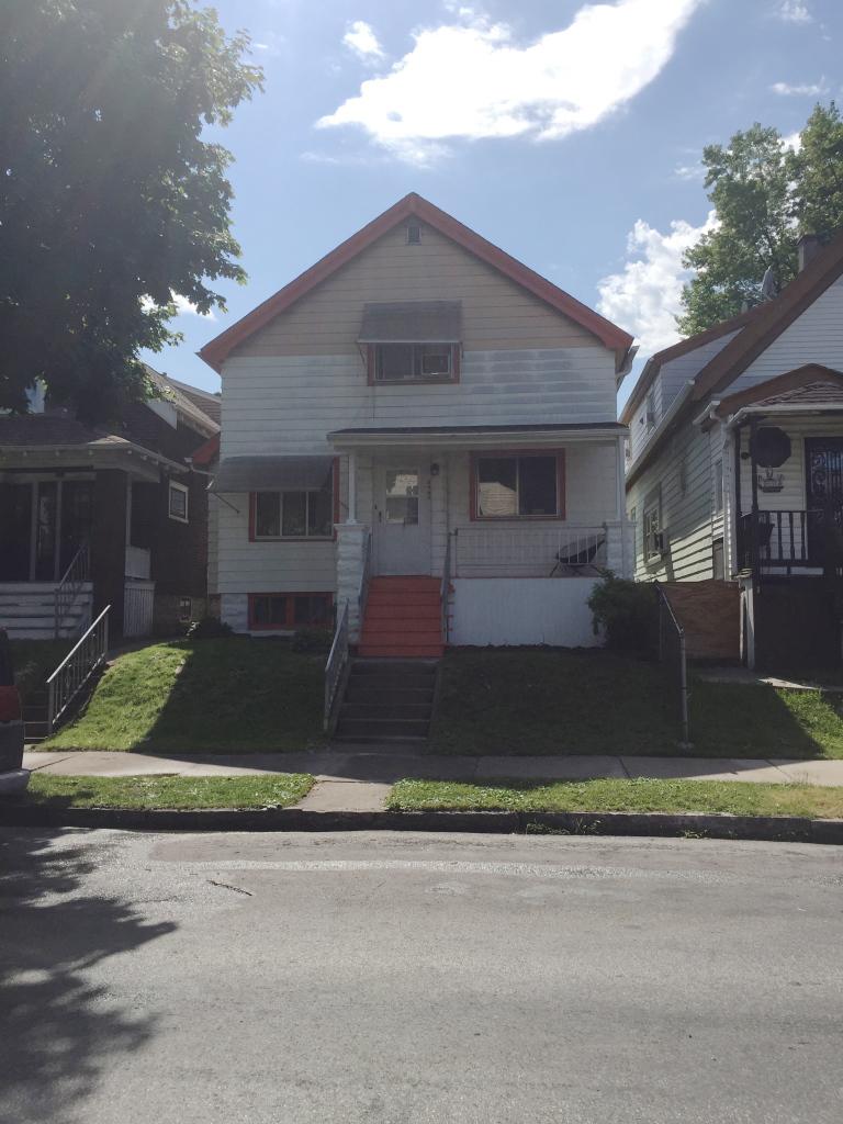 2469 S 7th St, Milwaukee, WI 53215