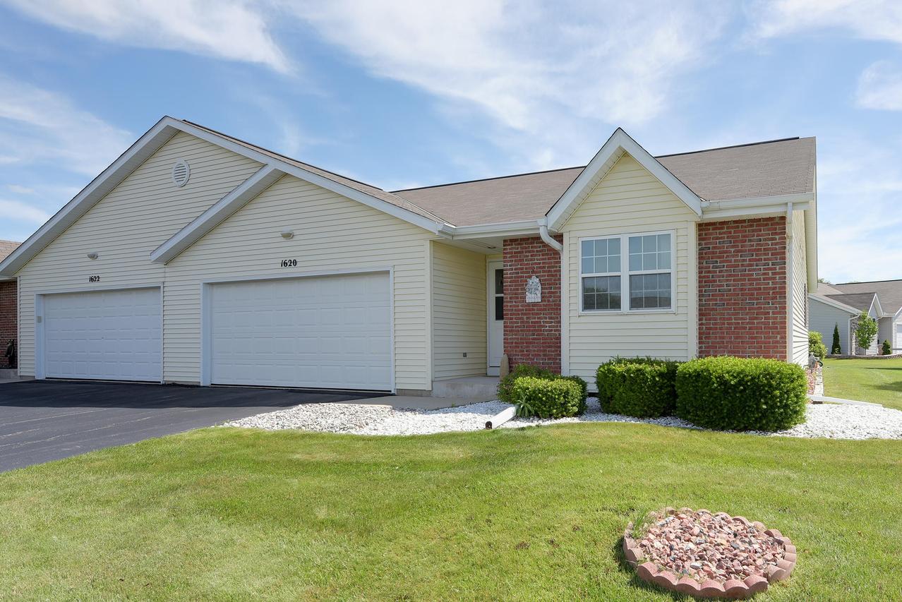 1620 Goldenrod Cir, West Bend, WI 53095