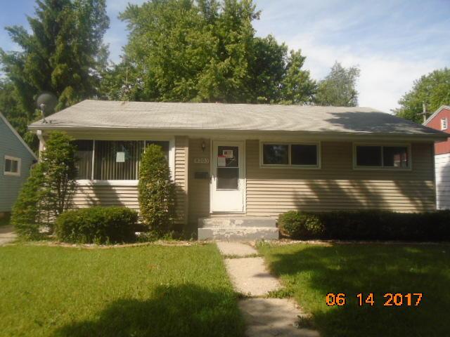 8203 W Muriel Pl, Milwaukee, WI 53218
