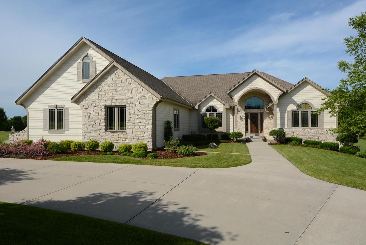601 Bayberry Ln., Slinger, WI 53086