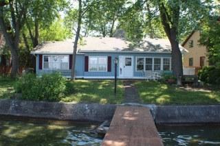 272 W Park Dr, Twin Lakes, WI 53181
