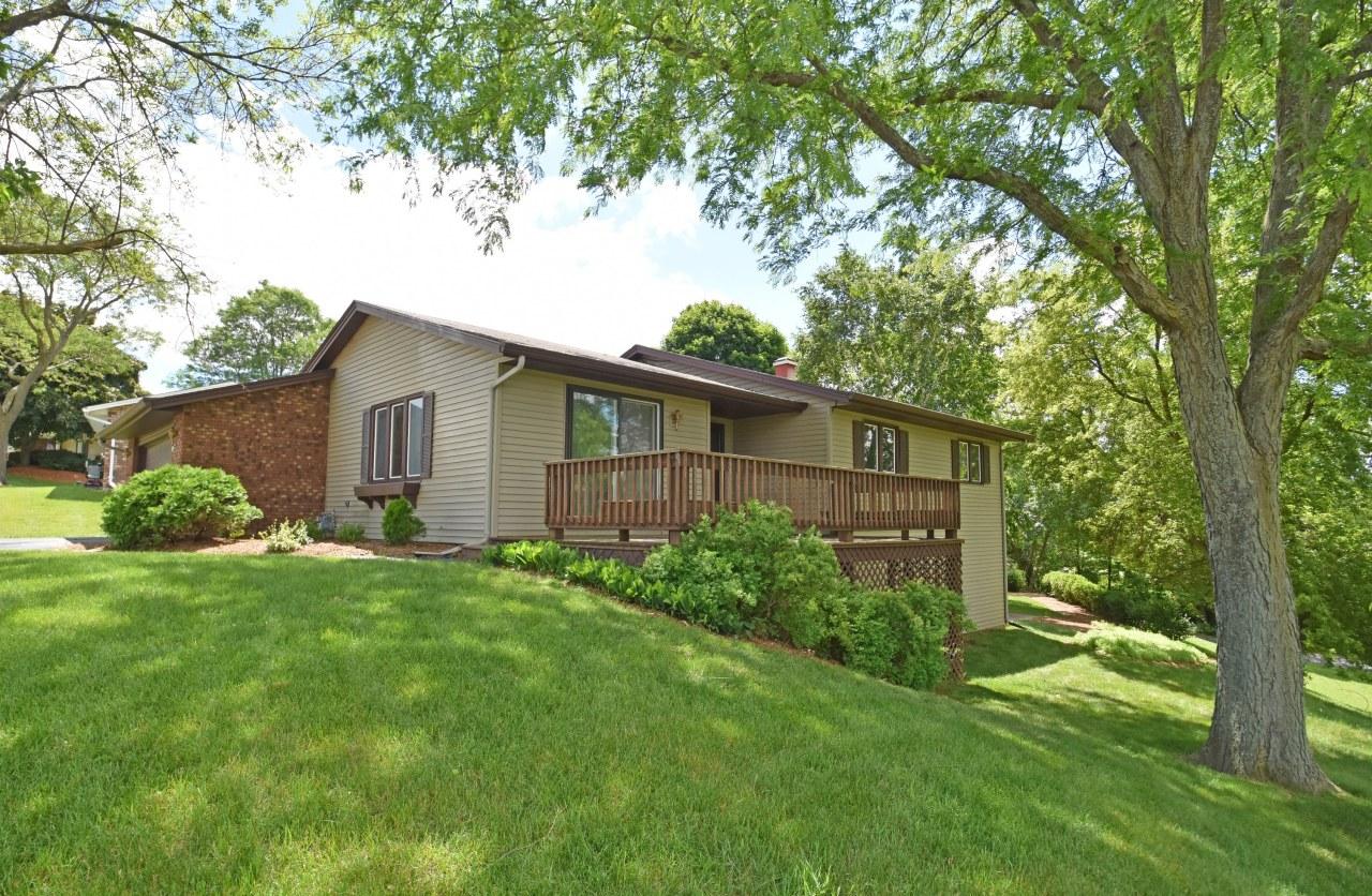 738 Tamarack Dr, West Bend, WI 53095