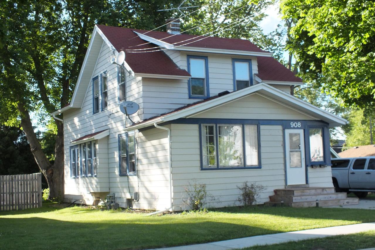 908 Buena Vista, Waukesha, WI 53188
