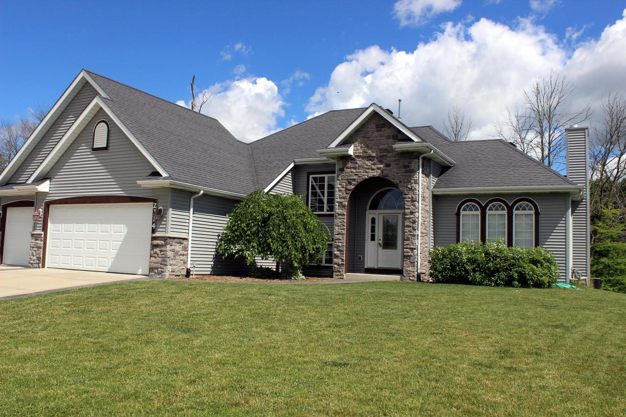 2314 Raintree Ln, Mount Pleasant, WI 53406