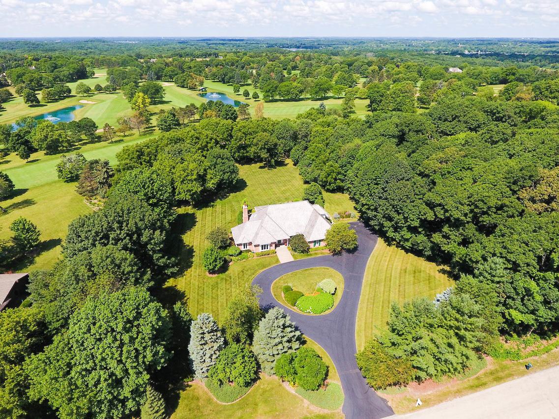 W308N6993 Club Cir #E, Merton, WI 53029