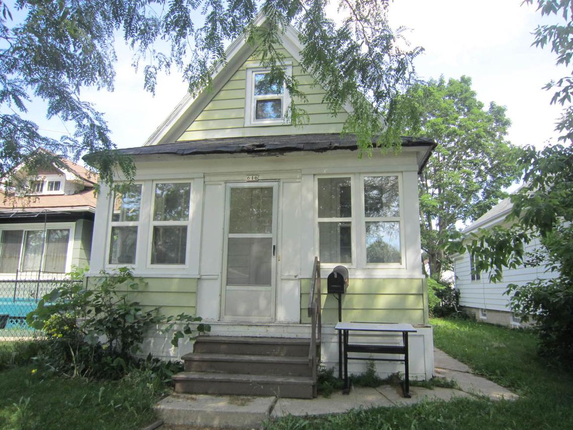 616 S 61st St, Milwaukee, WI 53214