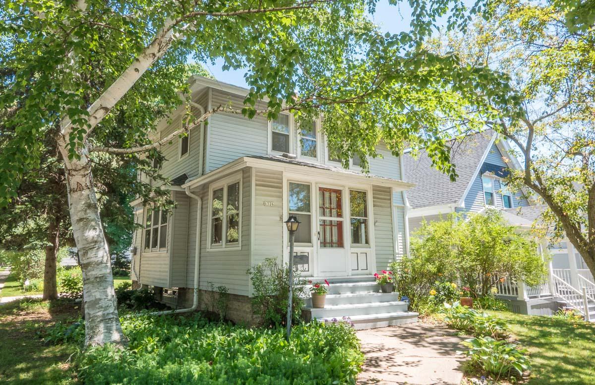 1326 N 68th St, Wauwatosa, WI 53213