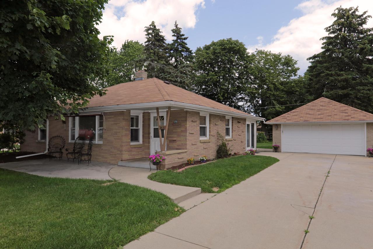 2821 Oregon St, Mount Pleasant, WI 53405