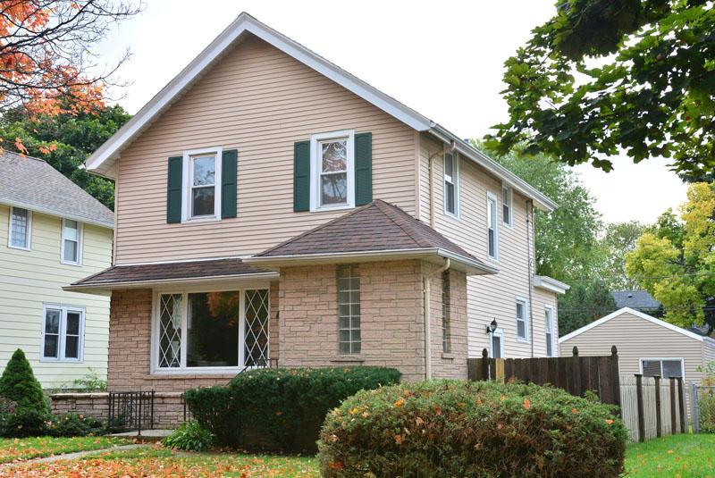 211 W Newhall Ave, Waukesha, WI 53186