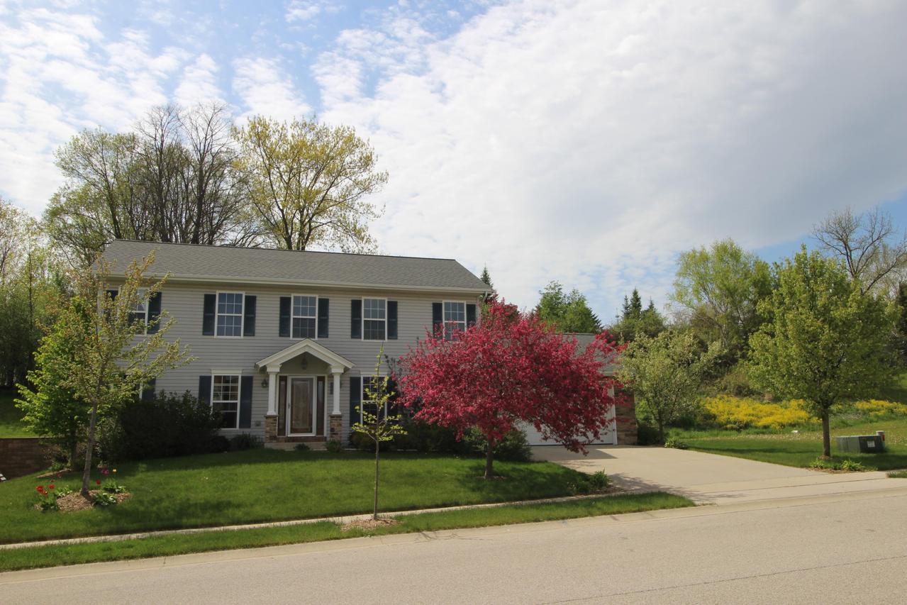 245 Willow Ln., Hartford, WI 53027