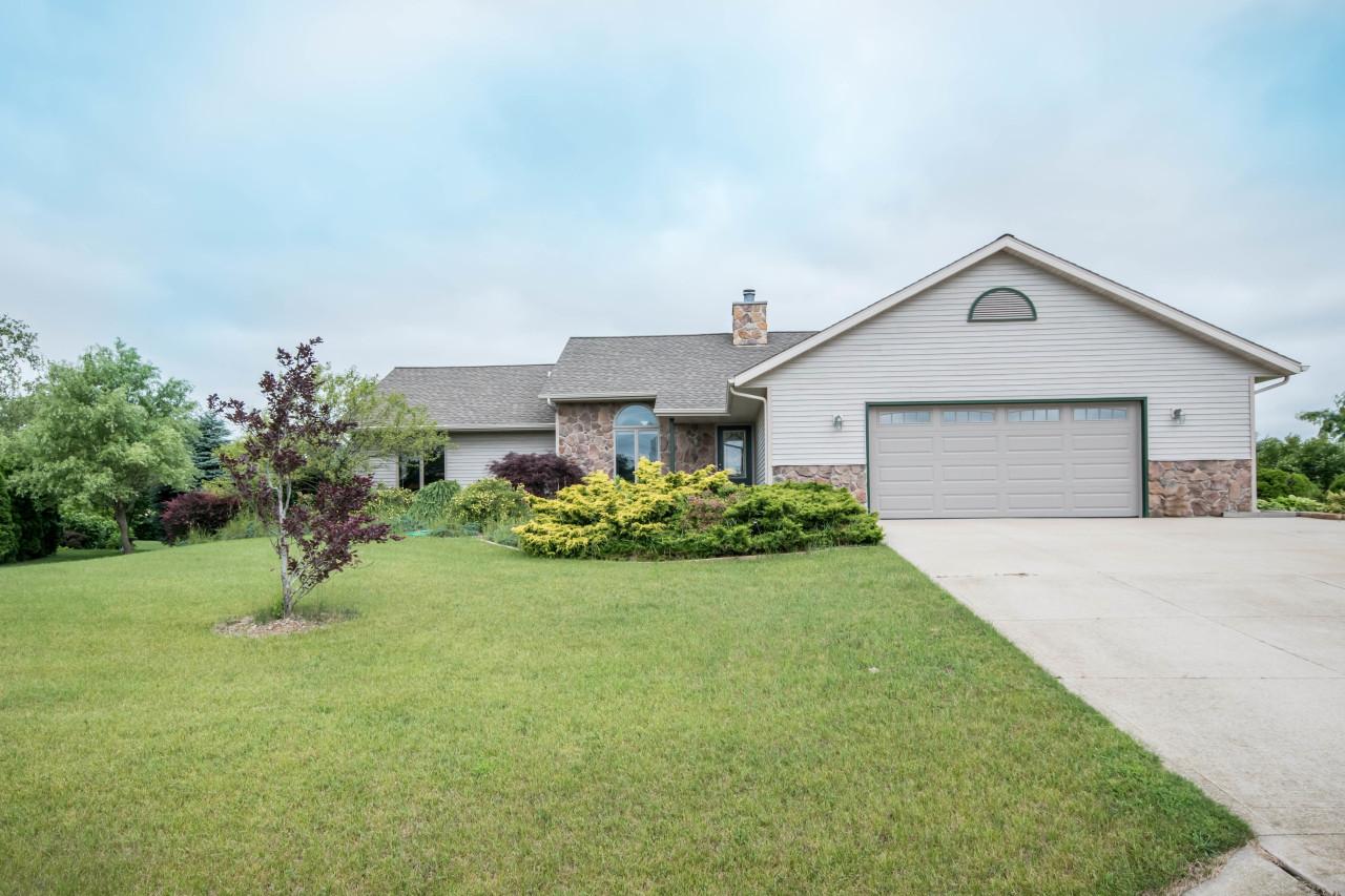 507 Clover Ln., Eagle, WI 53119