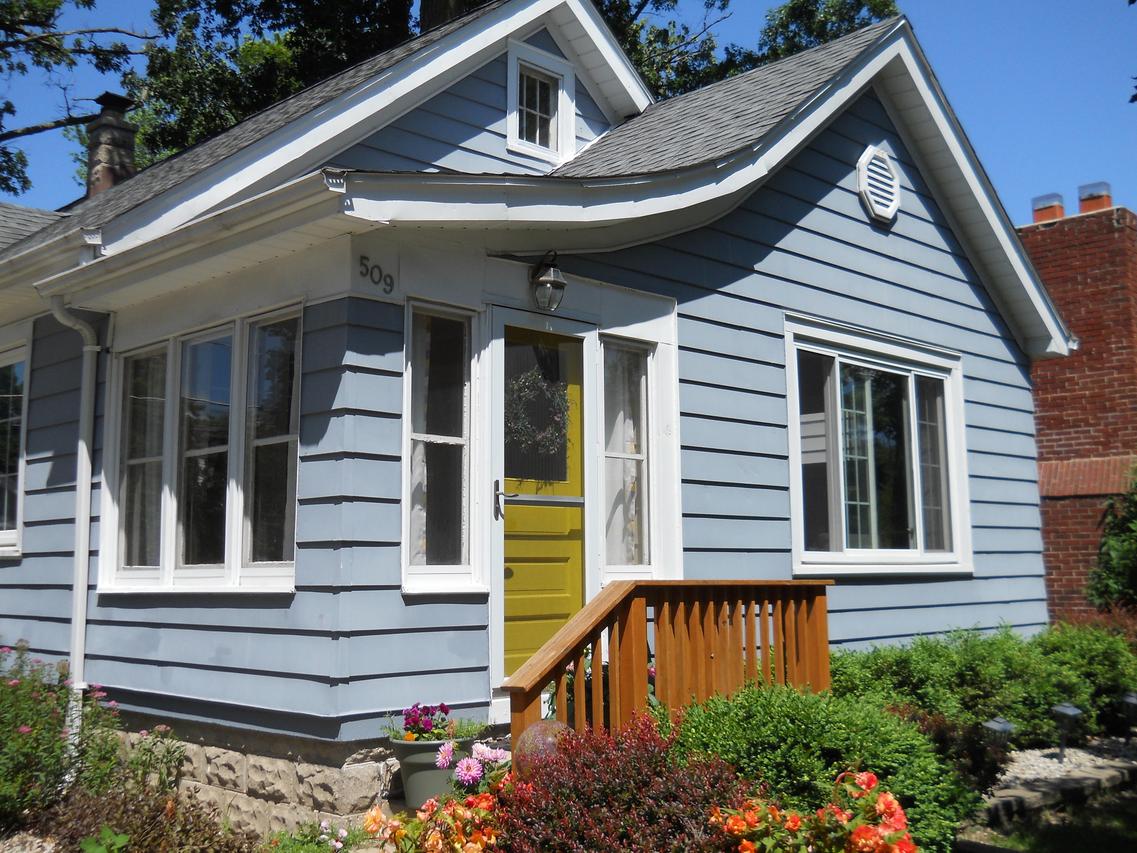 509 N 115th St, Wauwatosa, WI 53226