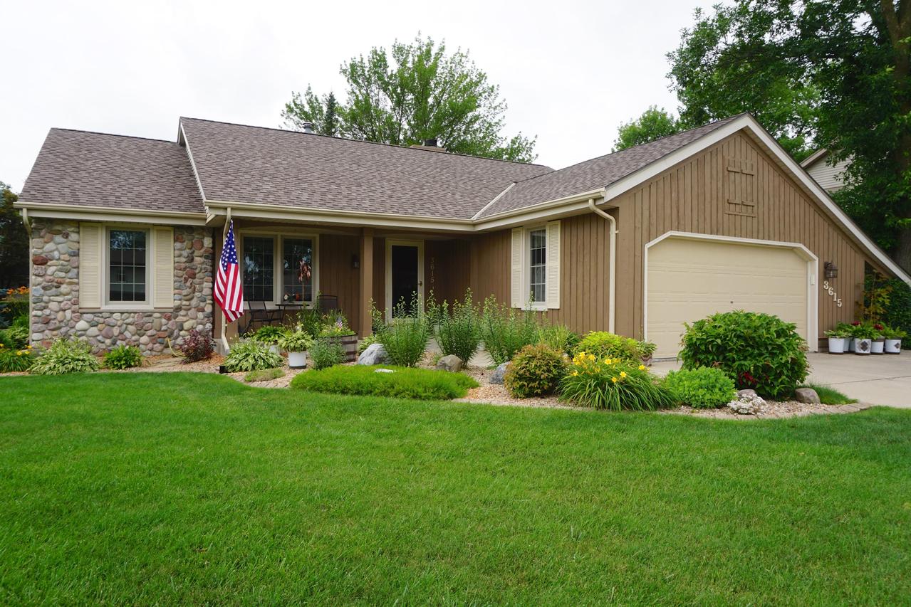 3615 S Sandalwood Dr., New Berlin, WI 53151