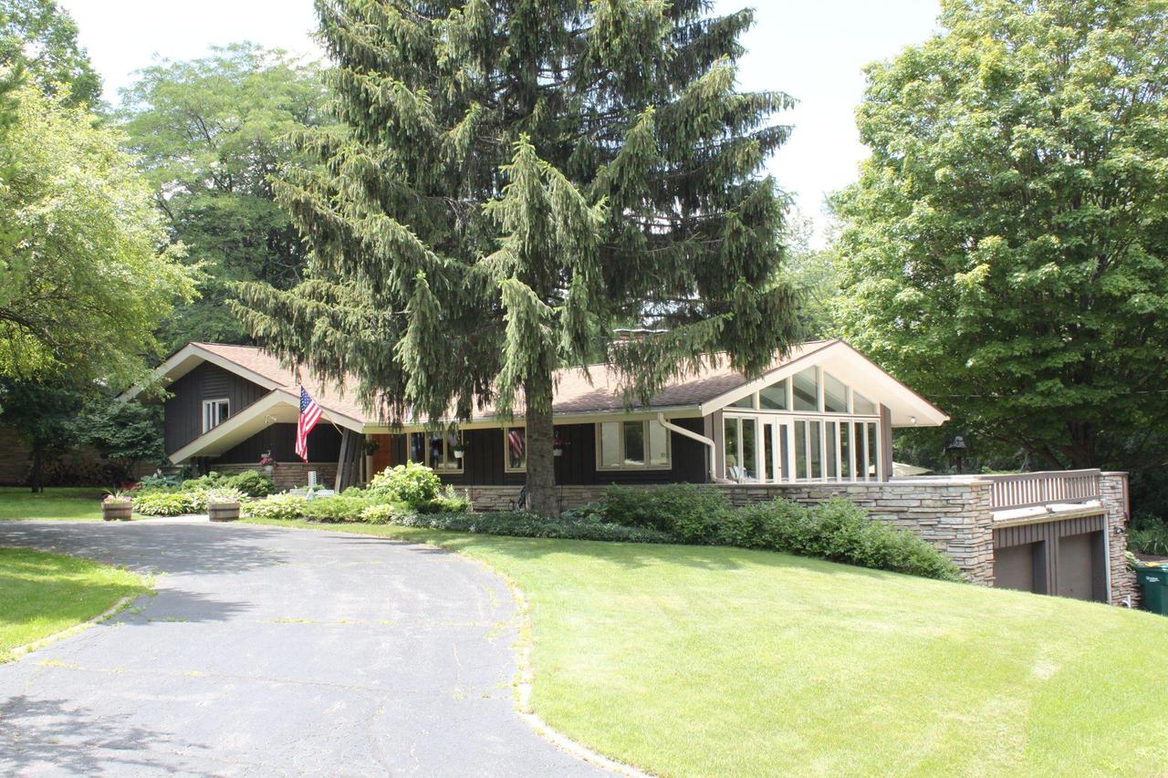 11033 N Crestline Rd., Mequon, WI 53092