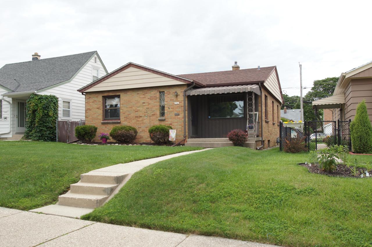 2541 S 70th St., Milwaukee, WI 53219
