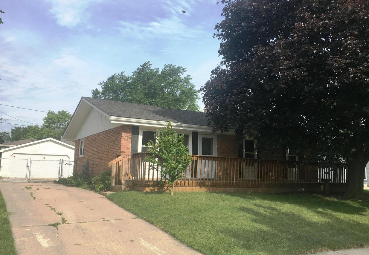 3500 S Kennedy Dr, Sturtevant, WI 53177